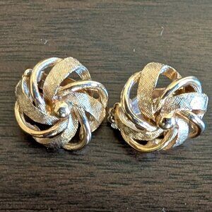 Vintage Hedy’s Gold Tone Textured Clip on Earring, stamped